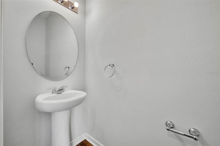 Image No.24-6 Bed Property for sale