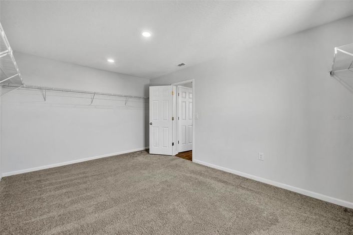 Image No.32-6 Bed Property for sale