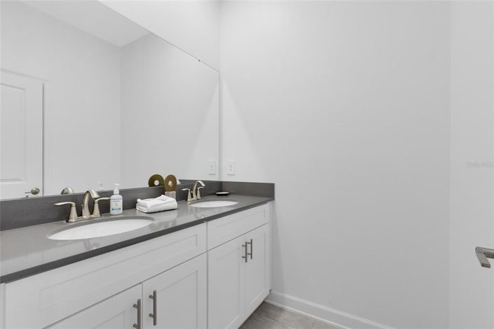 Image No.14-5 Bed Townhouse for sale