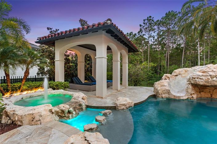 Image No.10-7 Bed Property for sale