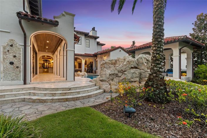 Image No.14-7 Bed Property for sale