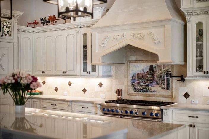 Image No.20-7 Bed Property for sale