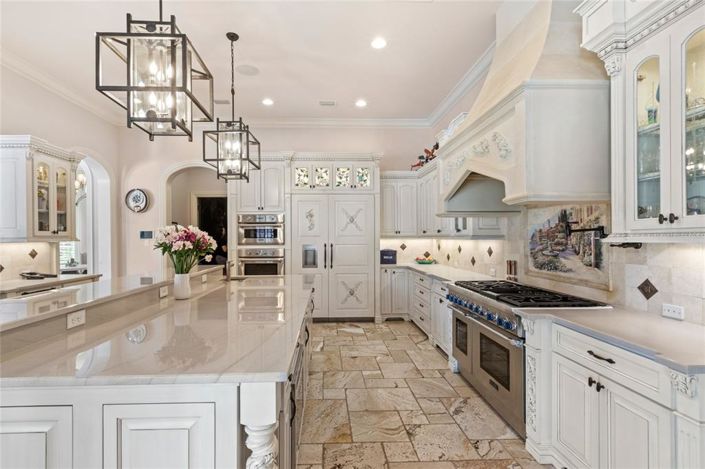 Image No.21-7 Bed Property for sale