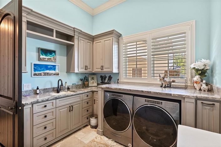 Image No.44-7 Bed Property for sale