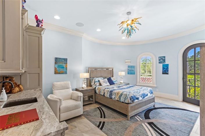 Image No.50-7 Bed Property for sale