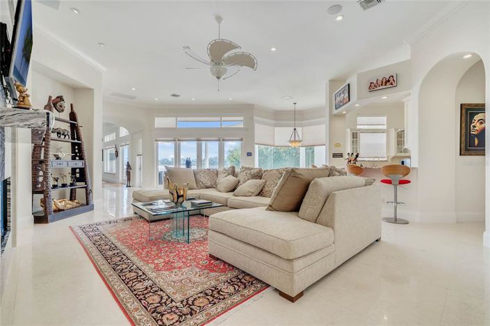 Image No.13-6 Bed Property for sale