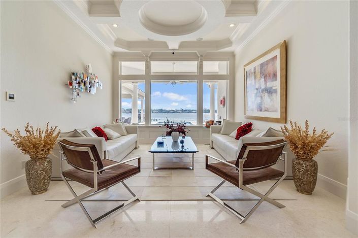 Image No.18-6 Bed Property for sale