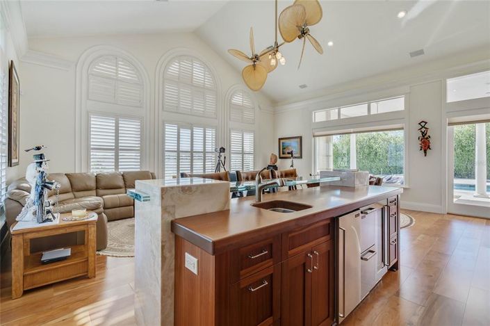 Image No.24-6 Bed Property for sale