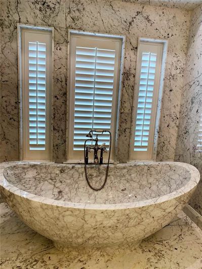 Image No.36-6 Bed Property for sale