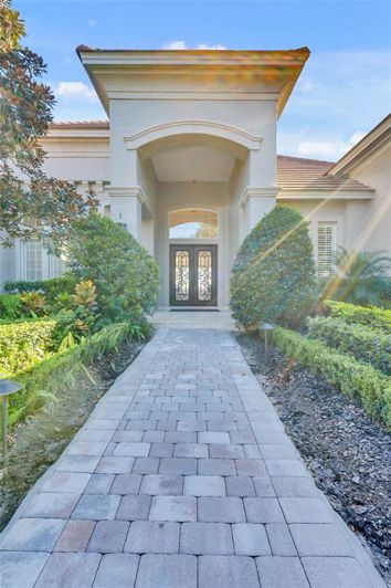 Image No.70-6 Bed Property for sale