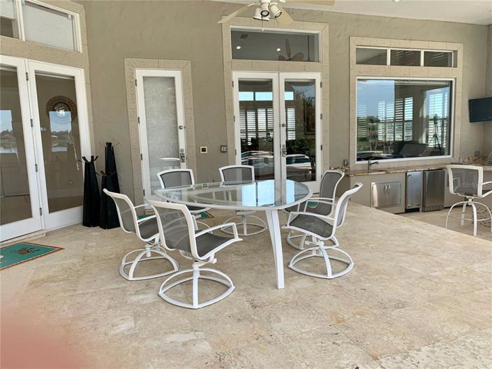 Image No.76-6 Bed Property for sale