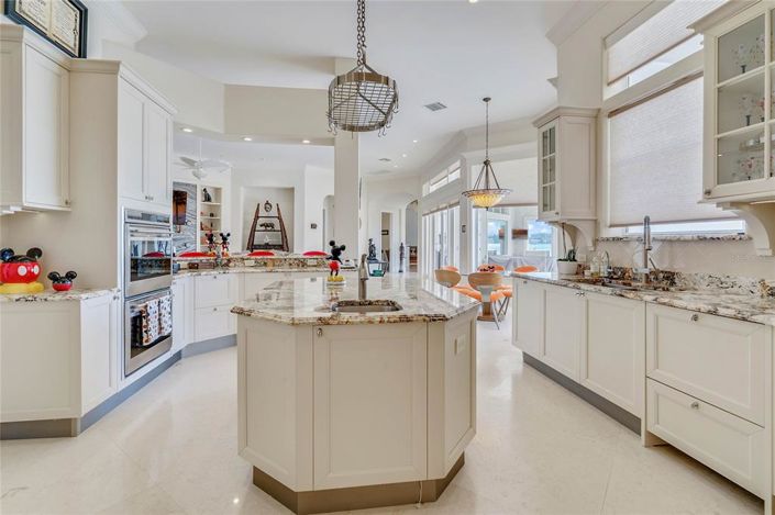 Image No.9-6 Bed Property for sale