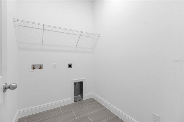 Image No.9-4 Bed Property for sale