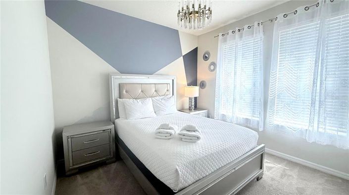 Image No.12-8 Bed Property for sale