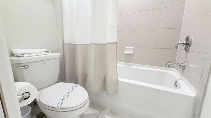 Image No.22-8 Bed Property for sale