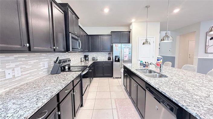 Image No.6-8 Bed Property for sale