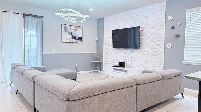 Image No.8-8 Bed Property for sale