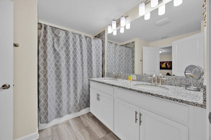 Image No.18-4 Bed Townhouse for sale