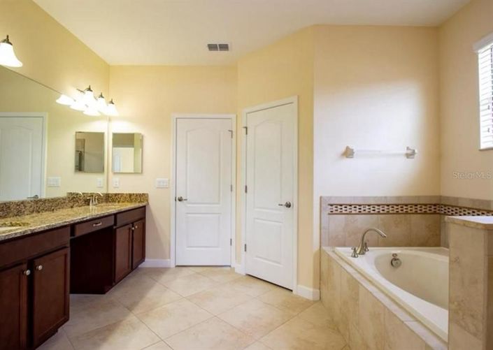 Image No.12-4 Bed Property for sale