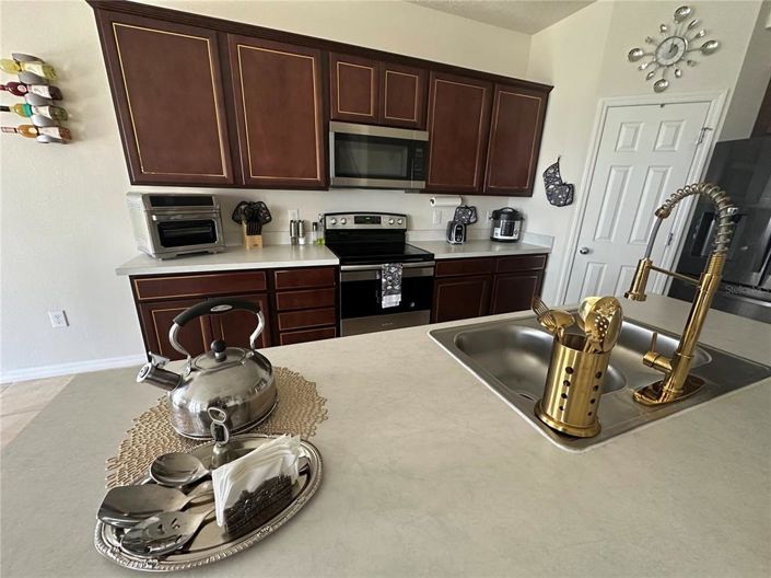 Image No.5-4 Bed Property for sale