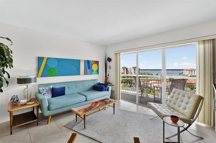 Image No.10-1 Bed Property for sale