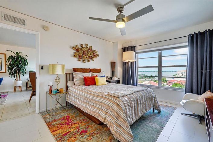 Image No.13-1 Bed Property for sale