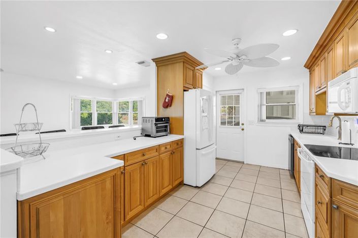 Image No.11-3 Bed Property for sale