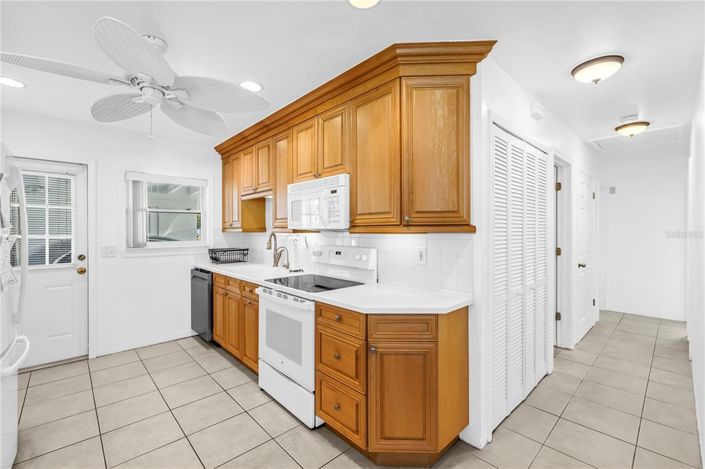 Image No.12-3 Bed Property for sale