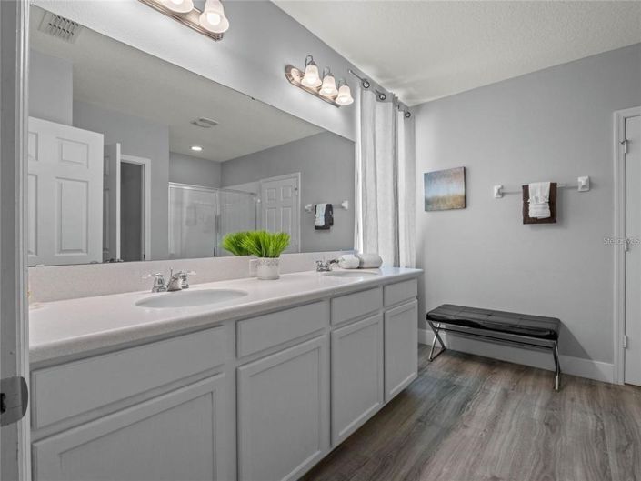 Image No.19-4 Bed Property for sale