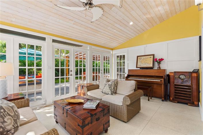 Image No.22-5 Bed Property for sale