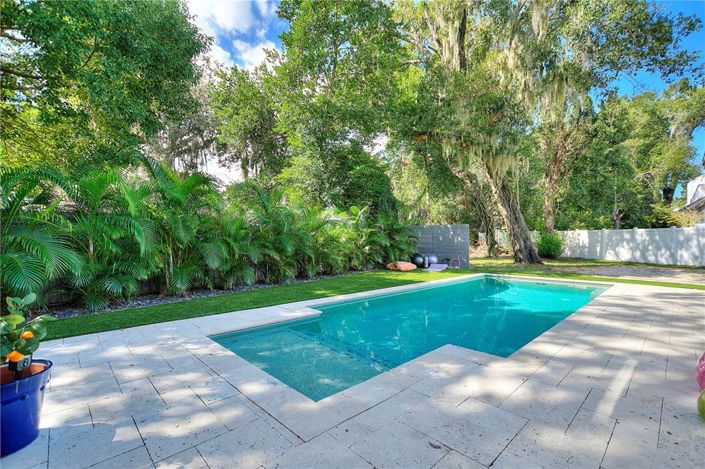 Image No.28-5 Bed Property for sale