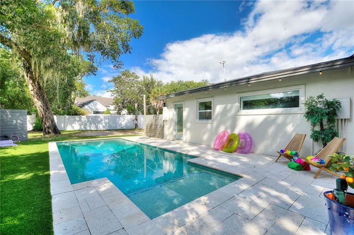 Image No.29-5 Bed Property for sale