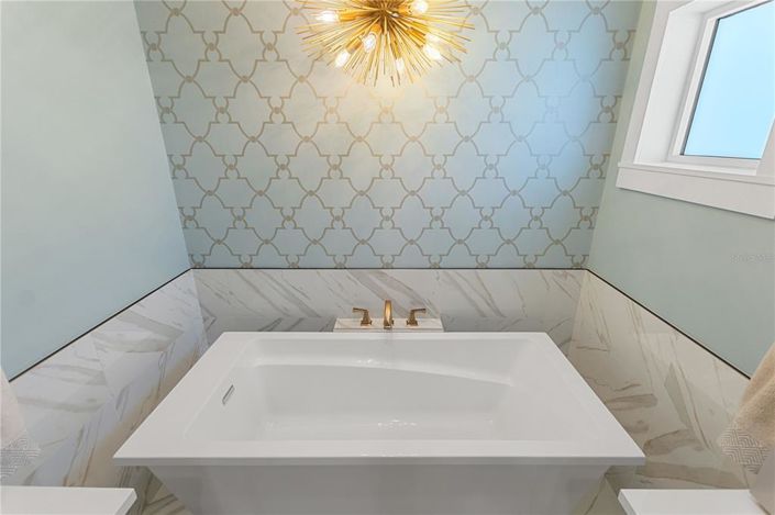 Image No.44-5 Bed Property for sale