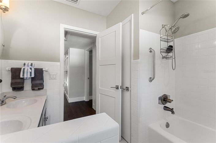 Image No.51-5 Bed Property for sale