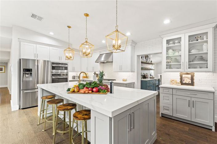 Image No.7-5 Bed Property for sale