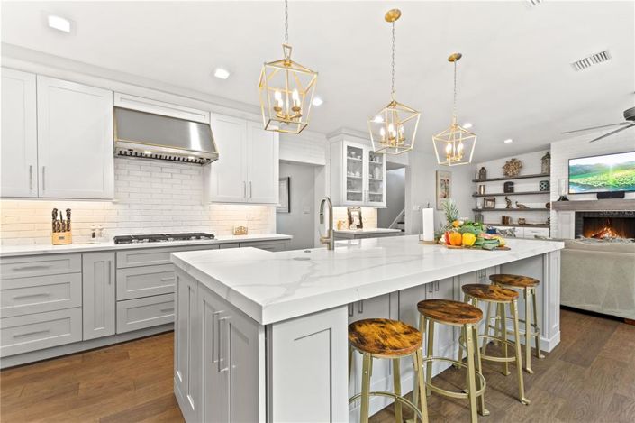 Image No.8-5 Bed Property for sale