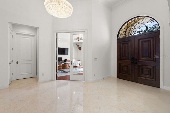 Image No.11-5 Bed Property for sale