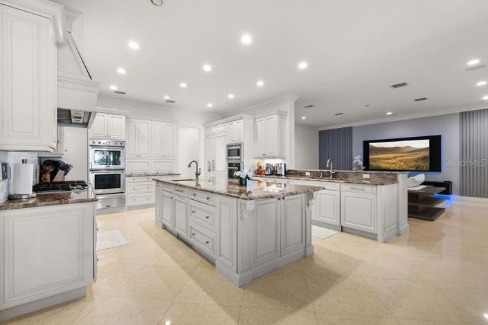 Image No.19-5 Bed Property for sale