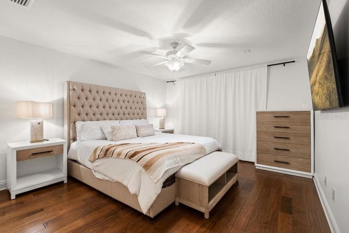 Image No.40-5 Bed Property for sale