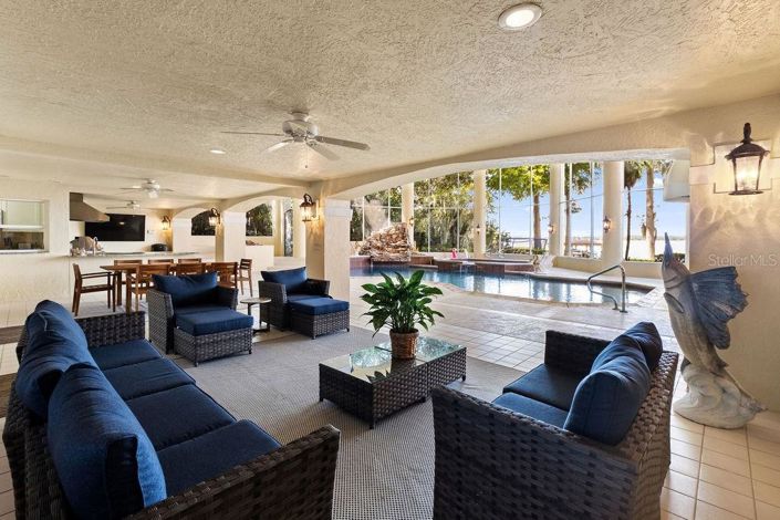 Image No.67-5 Bed Property for sale