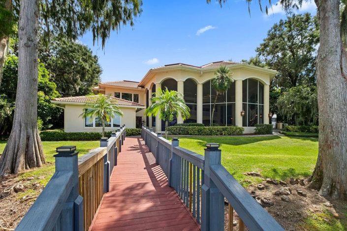 Image No.70-5 Bed Property for sale