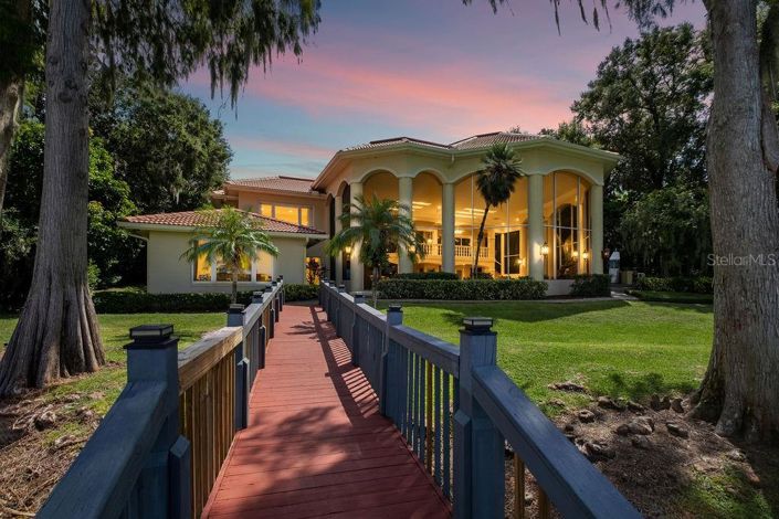 Image No.9-5 Bed Property for sale