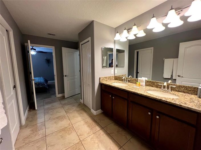 Image No.23-8 Bed Property for sale