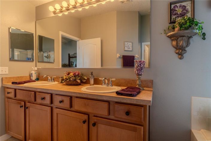 Image No.18-3 Bed Property for sale