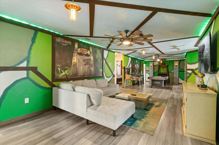 Image No.33-10 Bed Property for sale