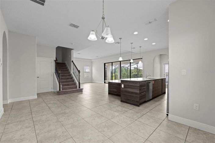 Image No.14-6 Bed Property for sale