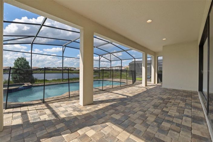 Image No.30-6 Bed Property for sale