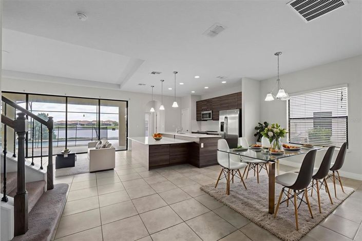 Image No.5-6 Bed Property for sale