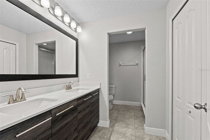 Image No.63-6 Bed Property for sale