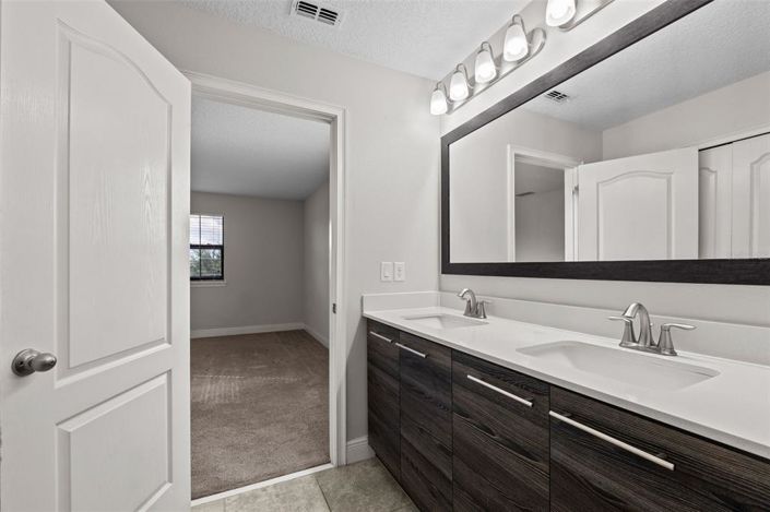 Image No.64-6 Bed Property for sale